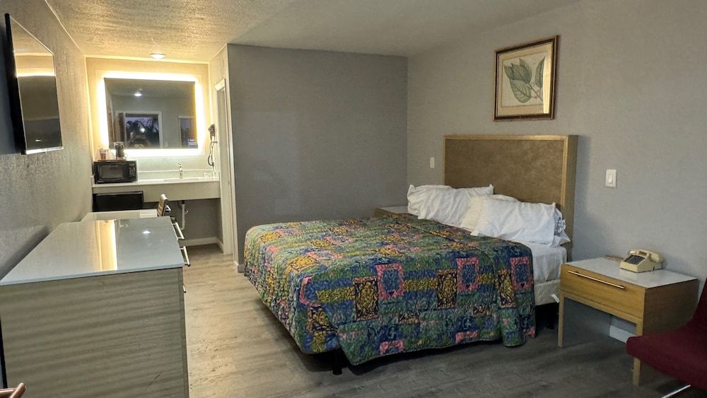 PACIFIC EXPRESS INN Signature Room