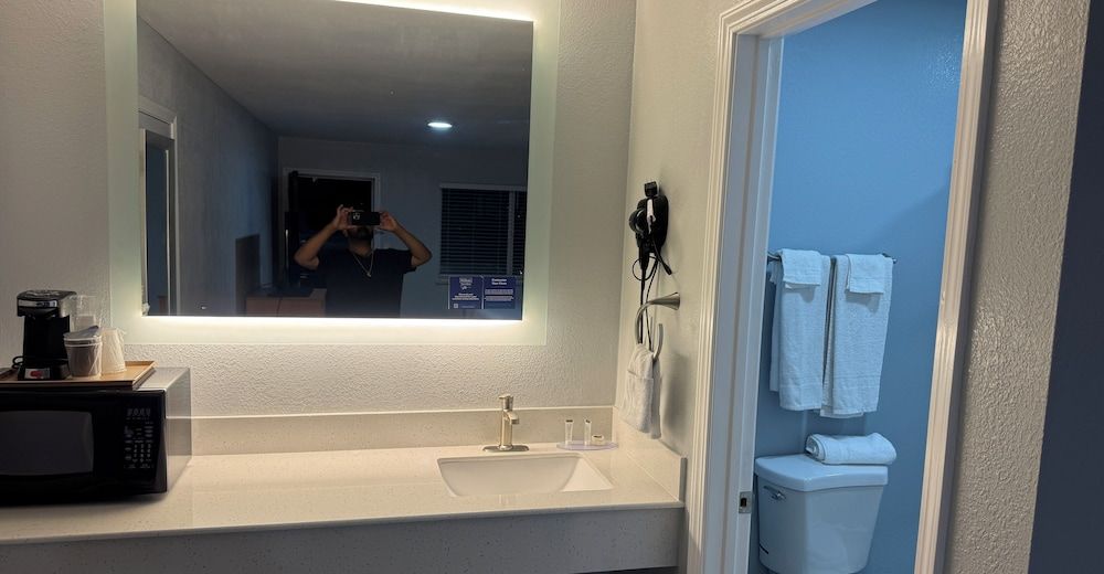 PACIFIC EXPRESS INN Executive Double Room 5