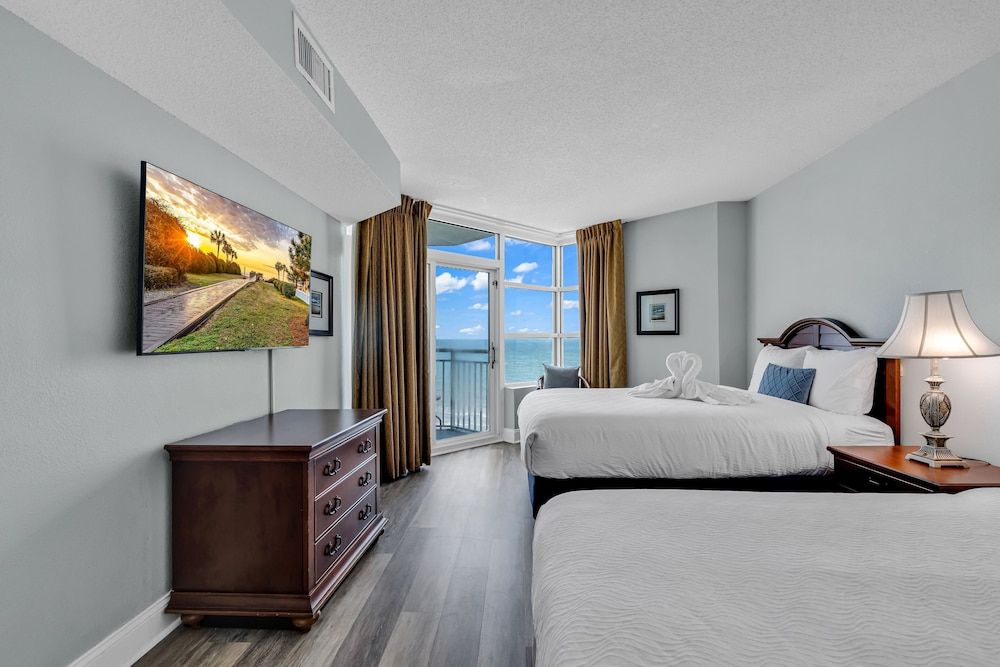 Carolinian Resort Family Condo, 2 Bedrooms, Beach View, Beachfront 4