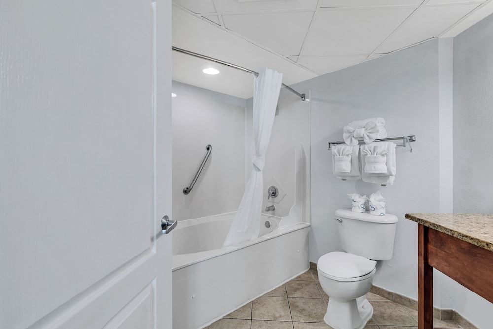 Carolinian Resort Family Condo, 2 Bedrooms, Balcony, Beach View 14