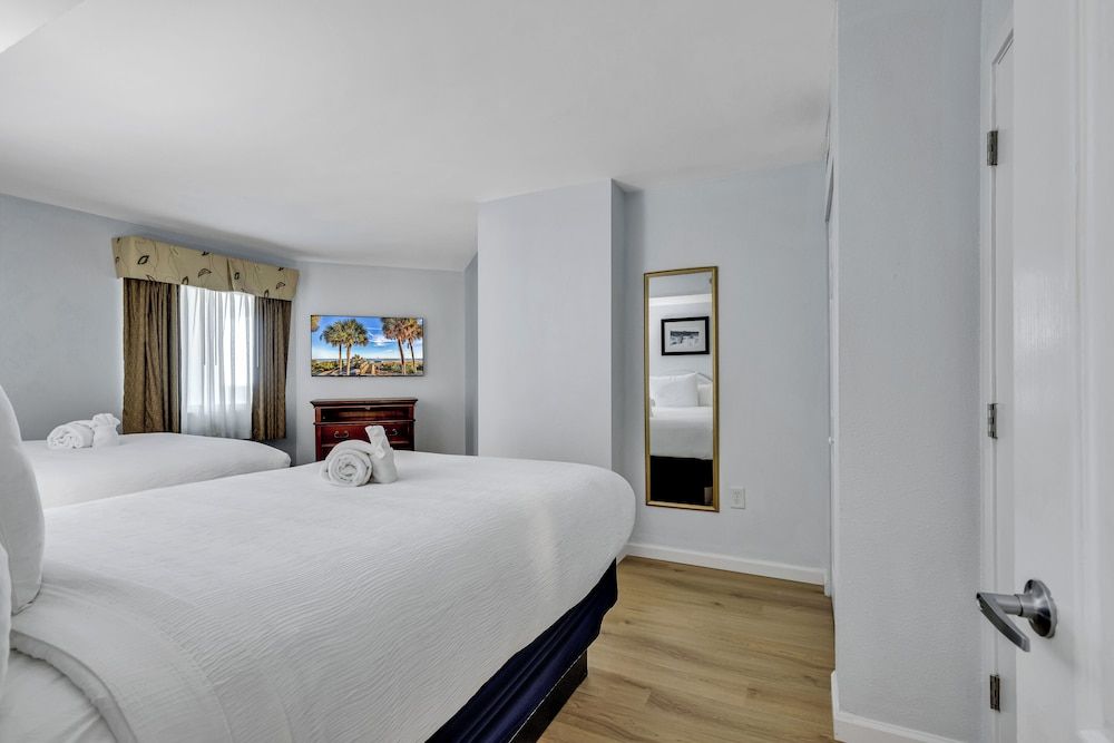 Carolinian Resort Family Condo, 2 Bedrooms, Balcony, Beach View