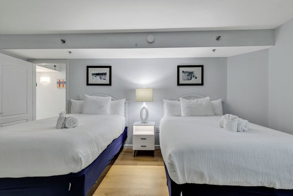 Carolinian Resort Family Condo, 2 Bedrooms, Balcony, Beach View 3