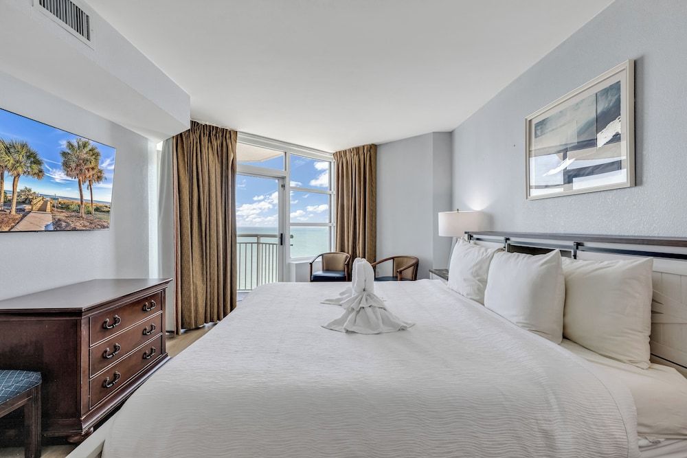 Carolinian Resort Family Condo, 2 Bedrooms, Balcony, Beach View 8