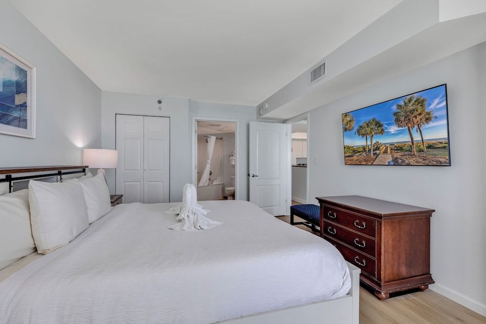 Carolinian Resort Family Condo, 2 Bedrooms, Balcony, Beach View 7