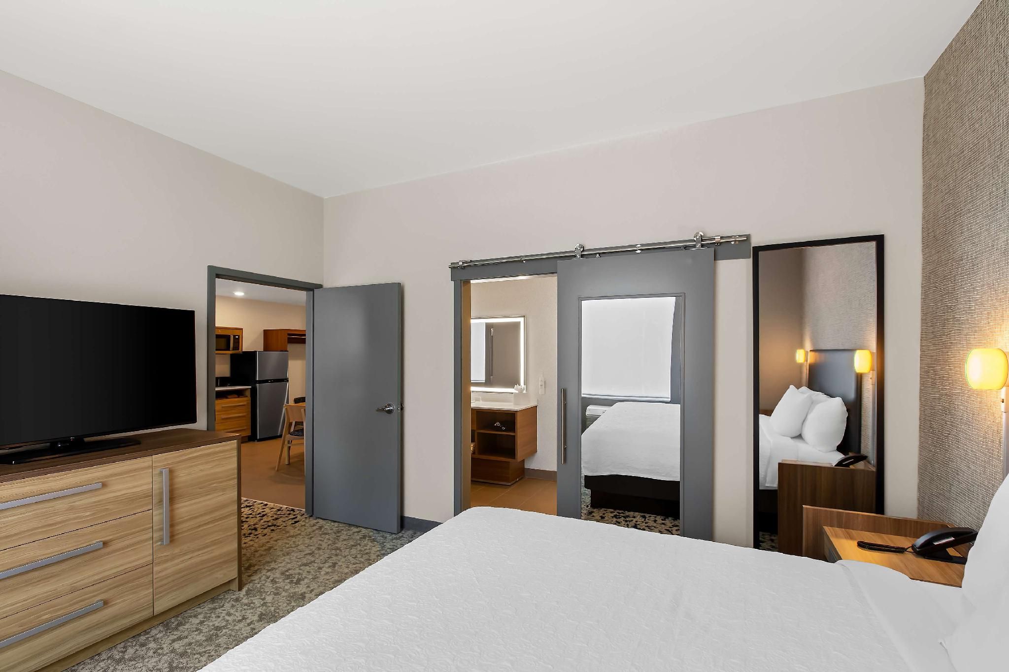 1 King Bed 1 Bedroom Suite