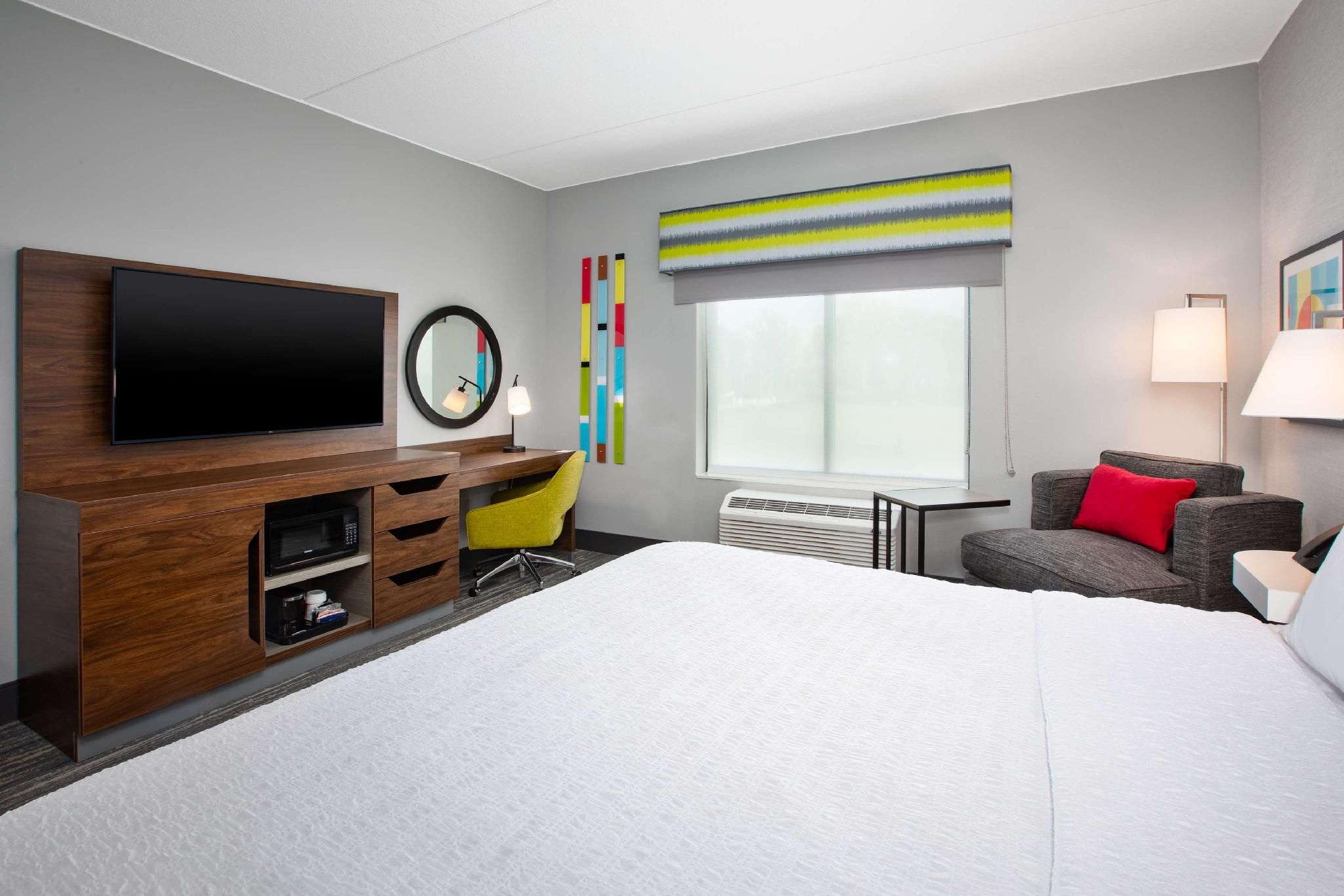 1 King W/Microwv/Fridge