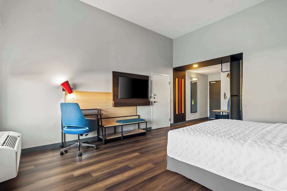 Room, 1 King Bed, Accessible, Bathtub