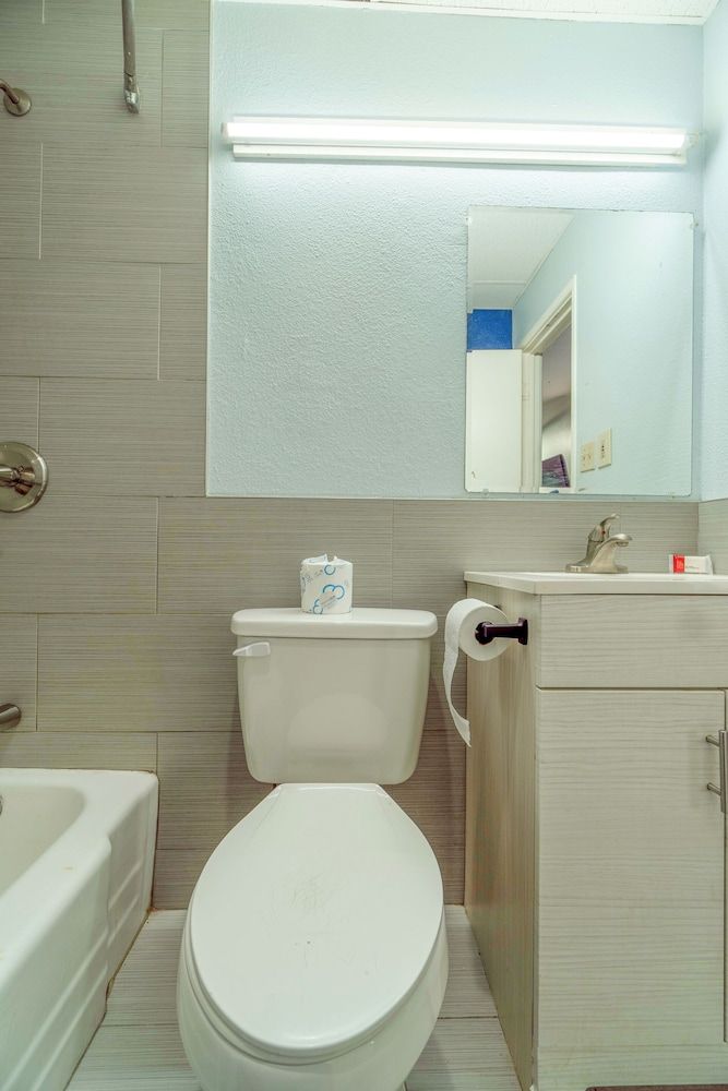 Budget Inn By OYO Frederick Us-183 Standard Room, 2 Double Beds, Non Smoking 11