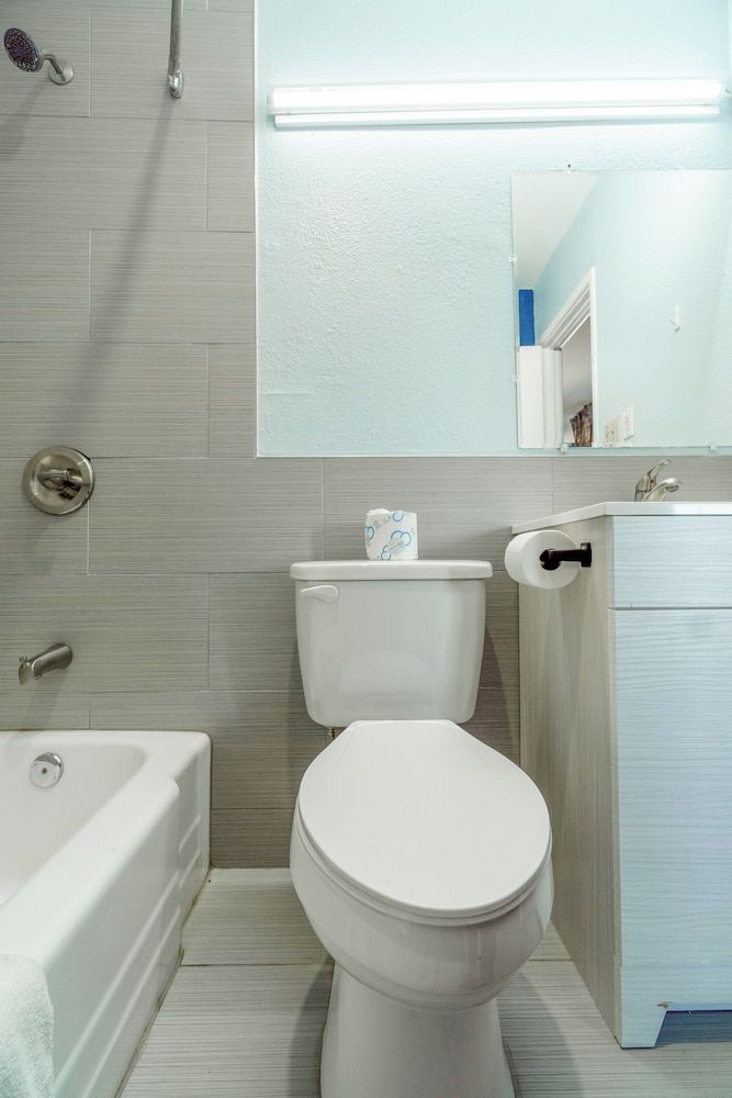 Budget Inn By OYO Frederick Us-183 Standard Room, 1 King Bed, Non Smoking 7