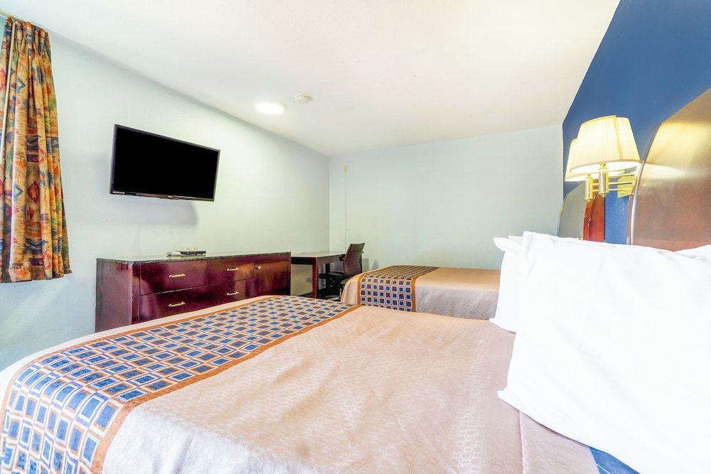 Budget Inn By OYO Frederick Us-183 Standard Room, 2 Double Beds, Non Smoking 6