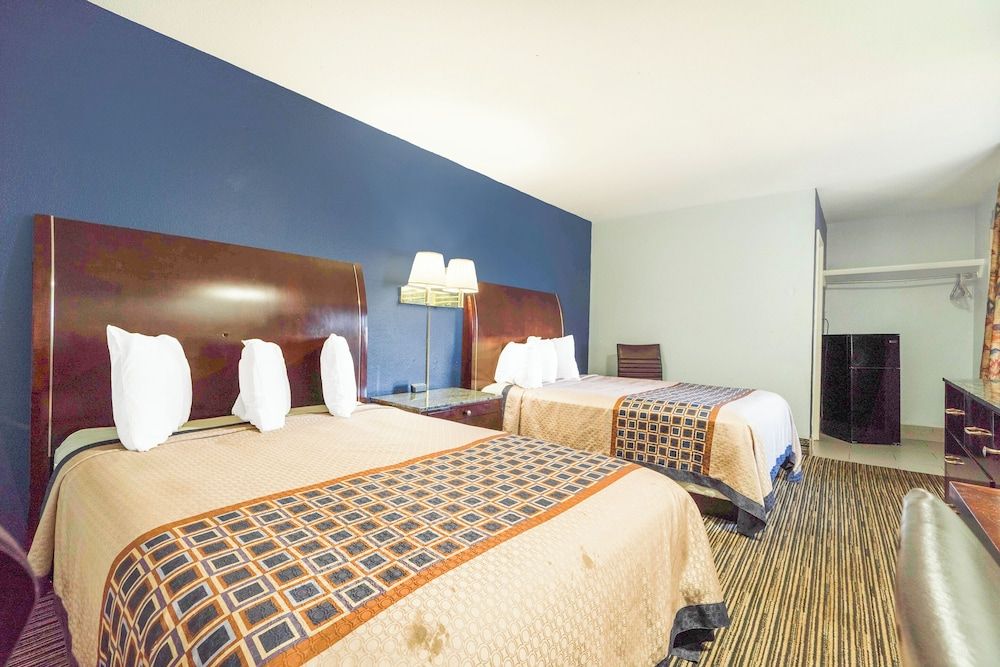 Budget Inn By OYO Frederick Us-183 Standard Room, 2 Double Beds, Non Smoking 4