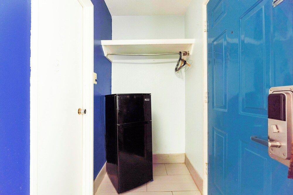 Budget Inn By OYO Frederick Us-183 Standard Room, 2 Double Beds, Non Smoking 7