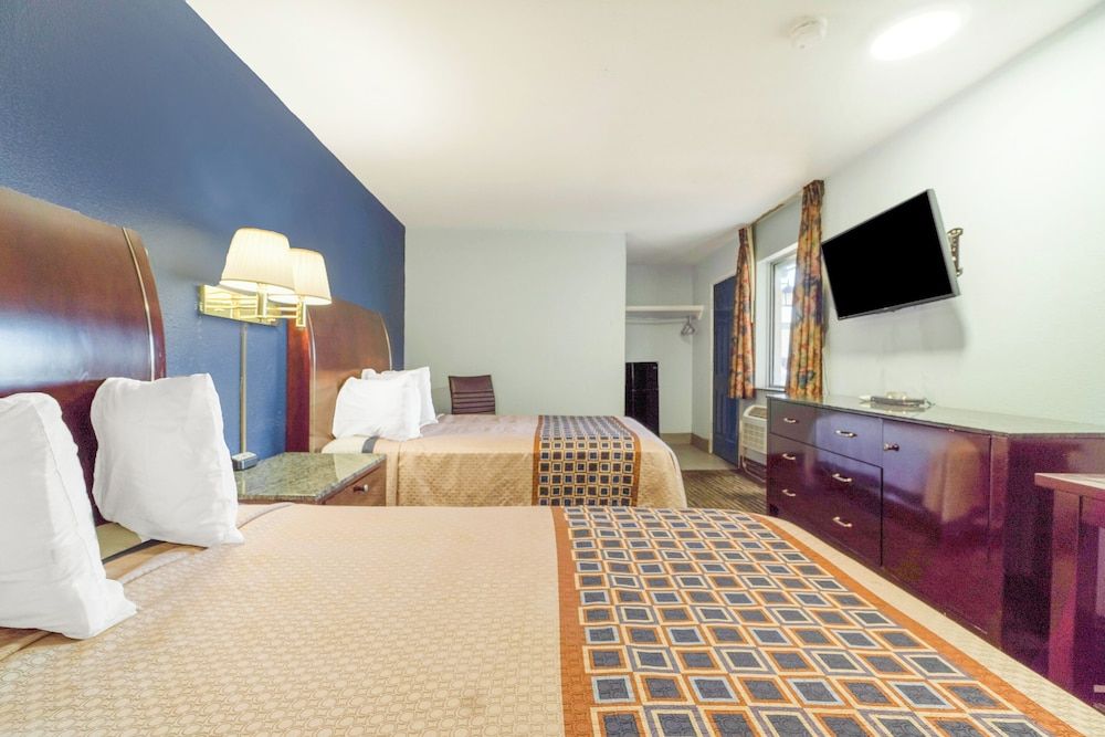 Budget Inn By OYO Frederick Us-183 Standard Room, 2 Double Beds, Non Smoking 2