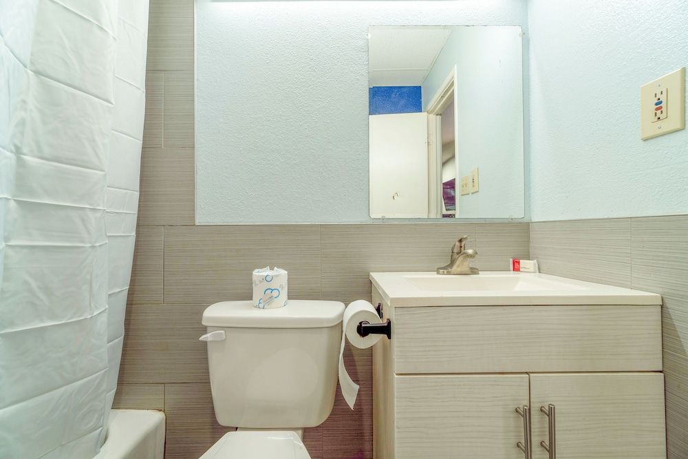 Budget Inn By OYO Frederick Us-183 Standard Room, 2 Double Beds, Non Smoking 9