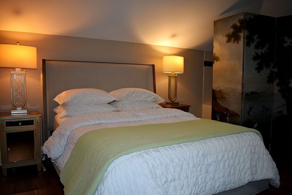 Deluxe Studio Suite, 1 Queen Bed, Non Smoking, Jetted Tub