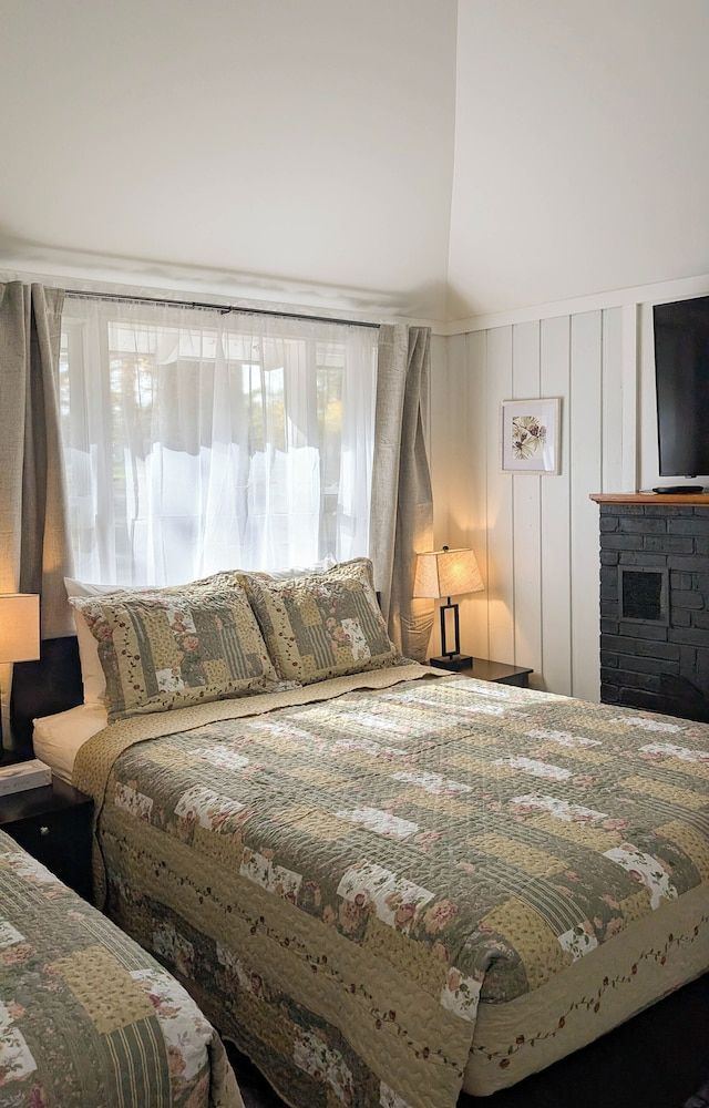 One Bedroom Cabin with Kitchen & Enclosed Porch (Pet Friendly)