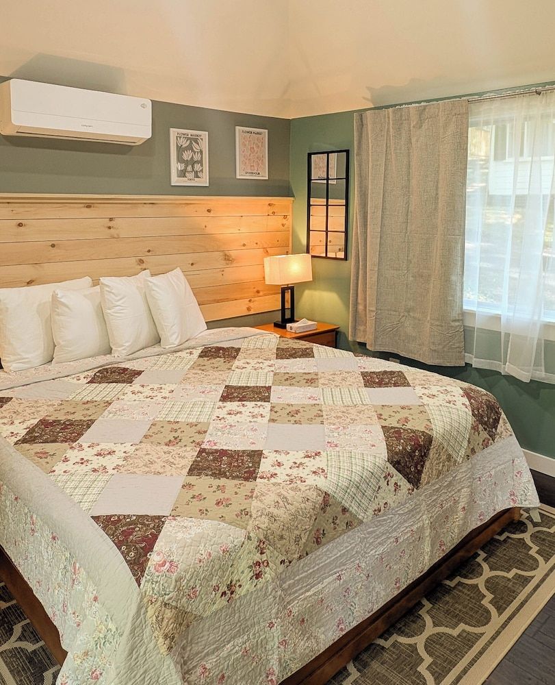 Design Cottage, 1 King Bed, Patio