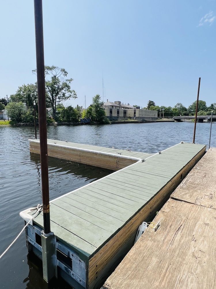 Riverfront Kayaks Bay Access Sleeps 15 House 20