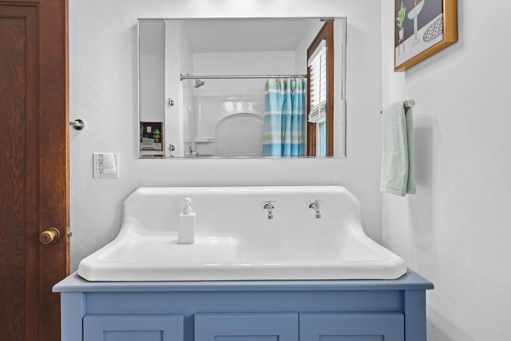 Riverfront Kayaks Bay Access Sleeps 15 House 22