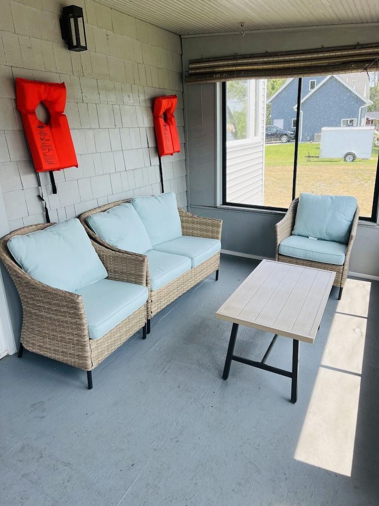 Riverfront Kayaks Bay Access Sleeps 15 House 18