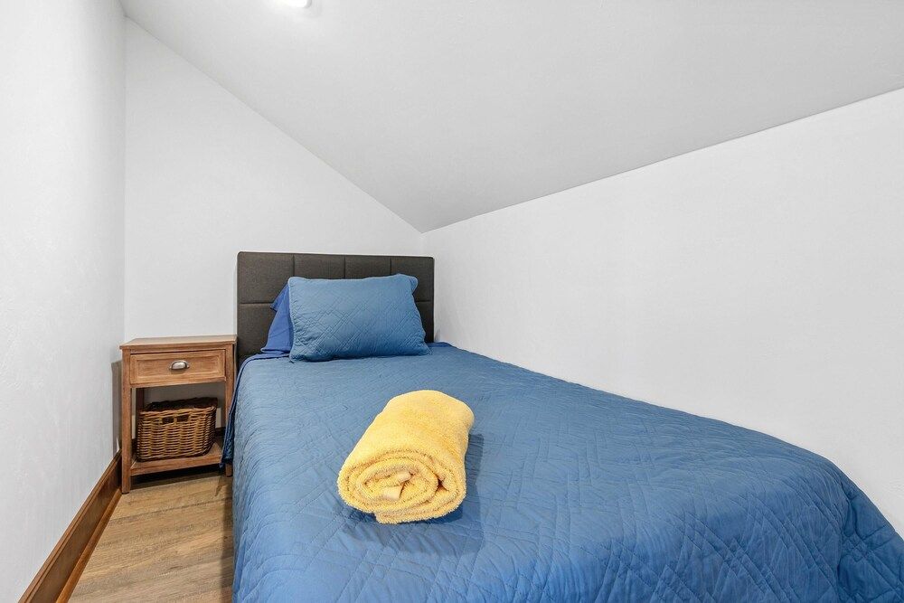 Riverfront Kayaks Bay Access Sleeps 15 House 9