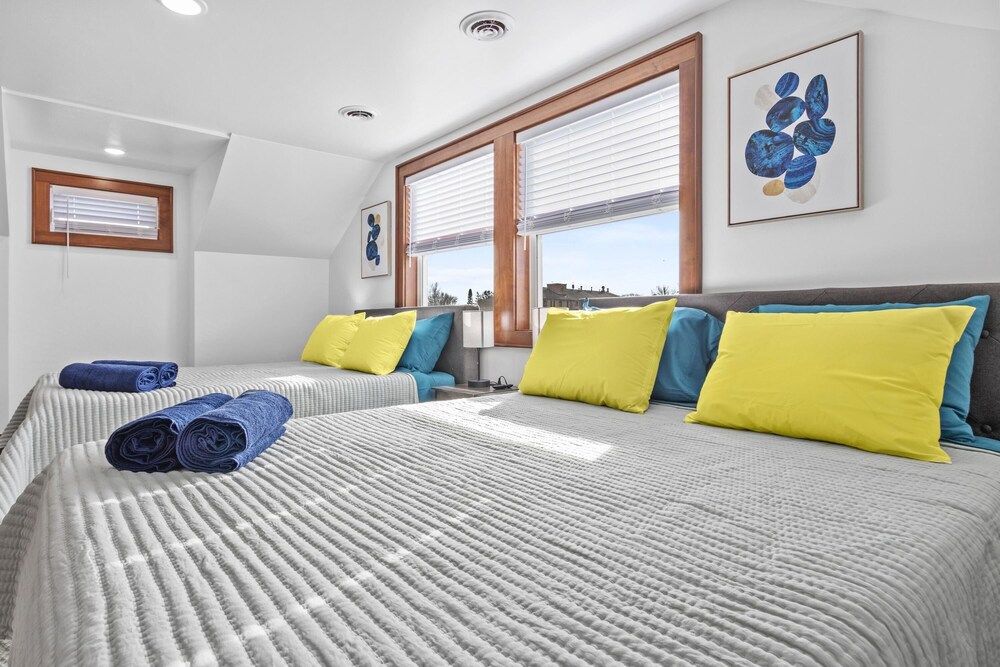 Riverfront Kayaks Bay Access Sleeps 15 House 16