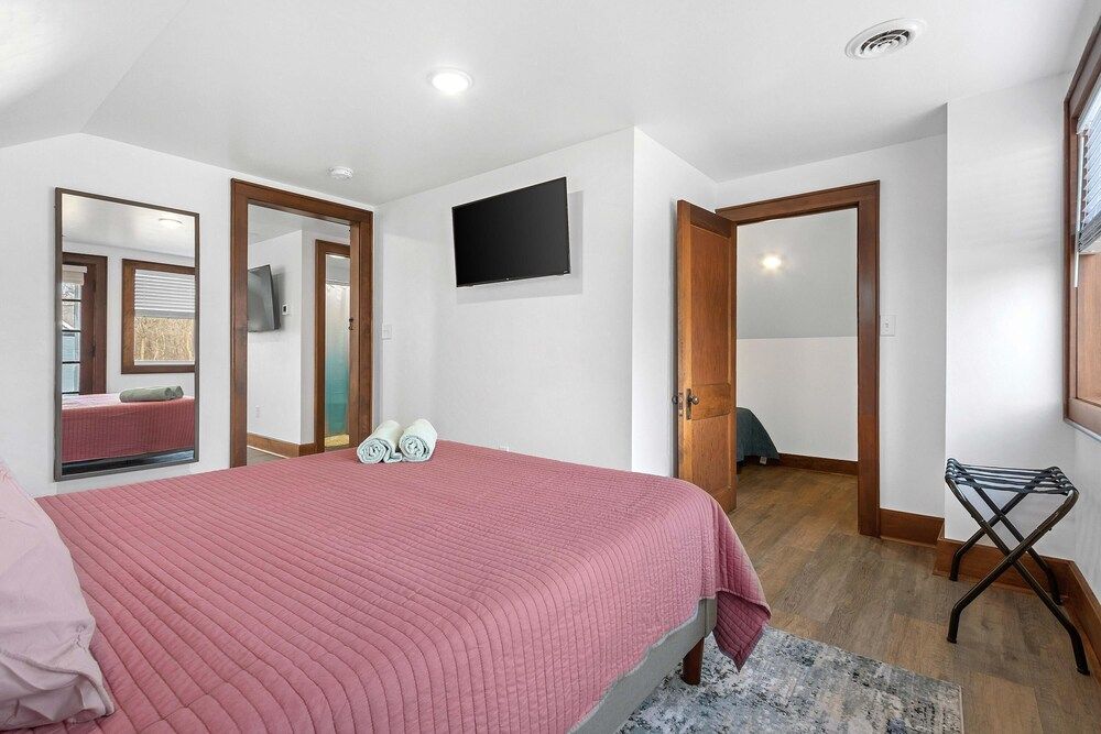 Riverfront Kayaks Bay Access Sleeps 15 House 7