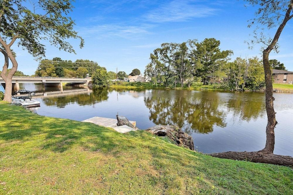 Lazy River Villa - Hottub Fenced Yard Sleeps 11 House 18