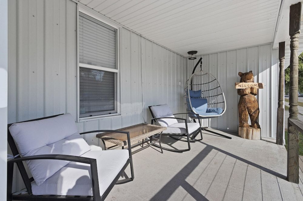 Lazy River Villa - Hottub Fenced Yard Sleeps 11 House 14