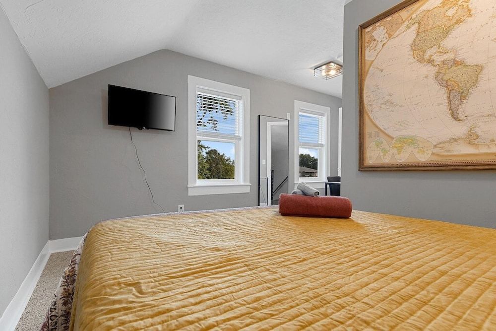 Lazy River Villa - Hottub Fenced Yard Sleeps 11 House 11