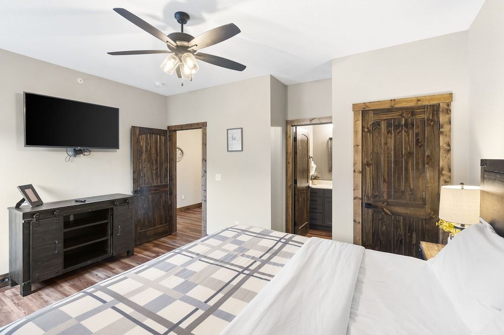 Cabin, Multiple Beds, Balcony, Garden View (The Rock at Branson Cove)