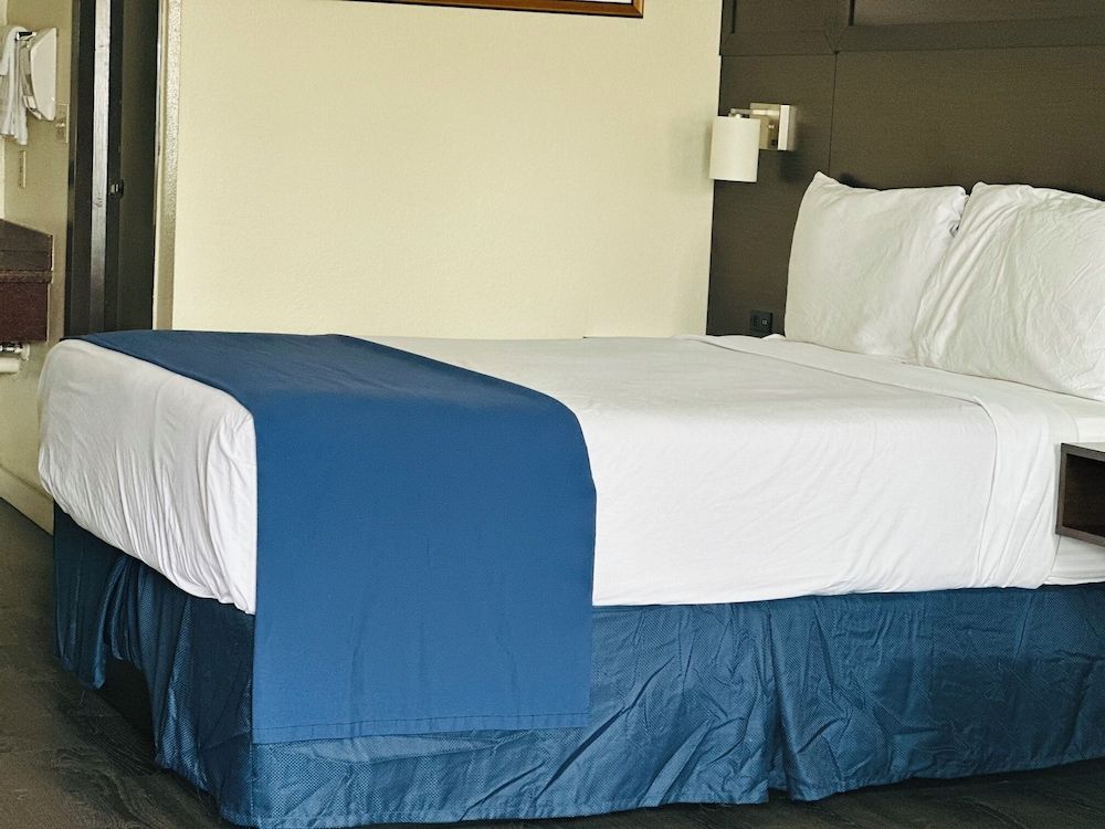 Standard Room, 1 Queen Bed, Non Smoking