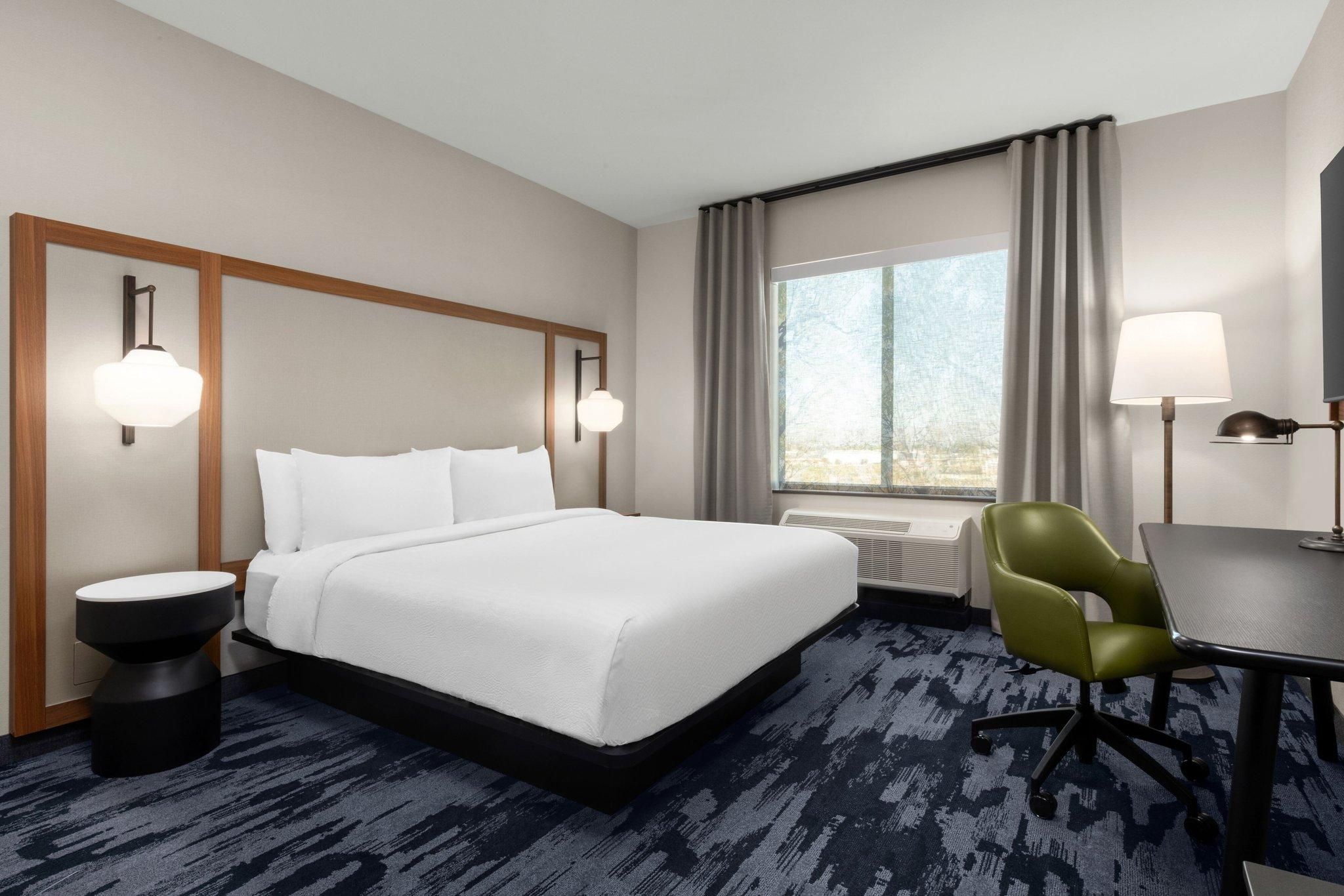 Fairfield by Marriott Inn & Suites Victorville Guest Room, 1 King