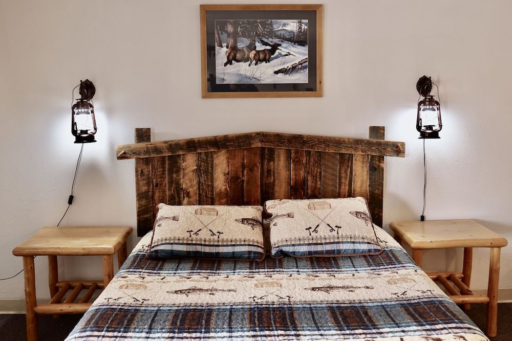 Rocky Mountain Lodge Double Room Single Use, Multiple Beds 2