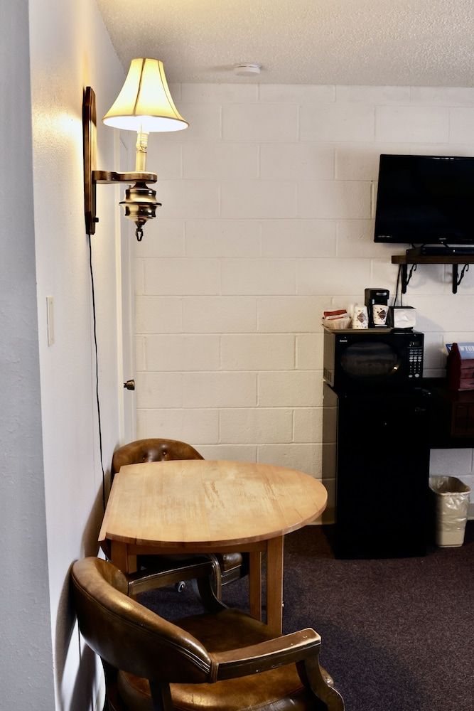 Rocky Mountain Lodge Double Room Single Use, Multiple Beds 8