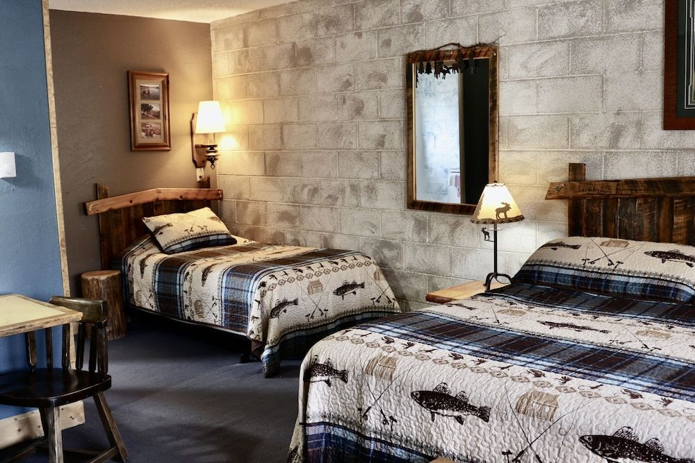 Rocky Mountain Lodge Basic Studio Suite, Multiple Beds 3