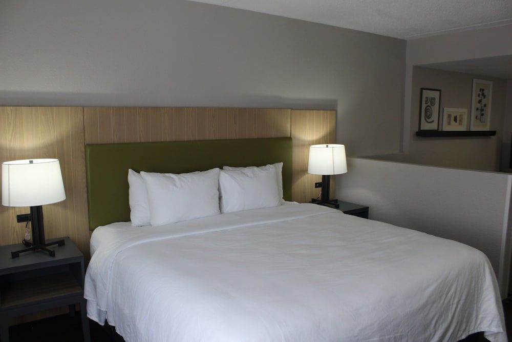 Country Inn & Suites By Radisson, Dunbar - Charleston Room, 1 King Bed, Accessible, Non Smoking 2