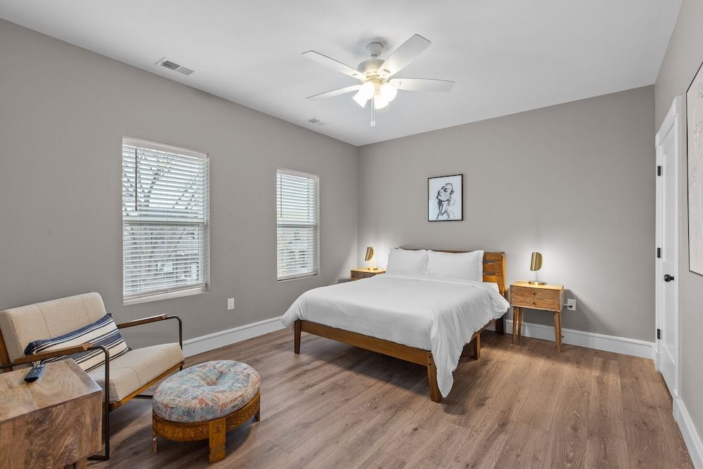 House, Multiple Beds, Patio, City View ((#19) 3323 Vista Ave)