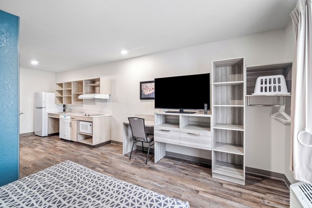 QUEEN SUITE WITH SOFA