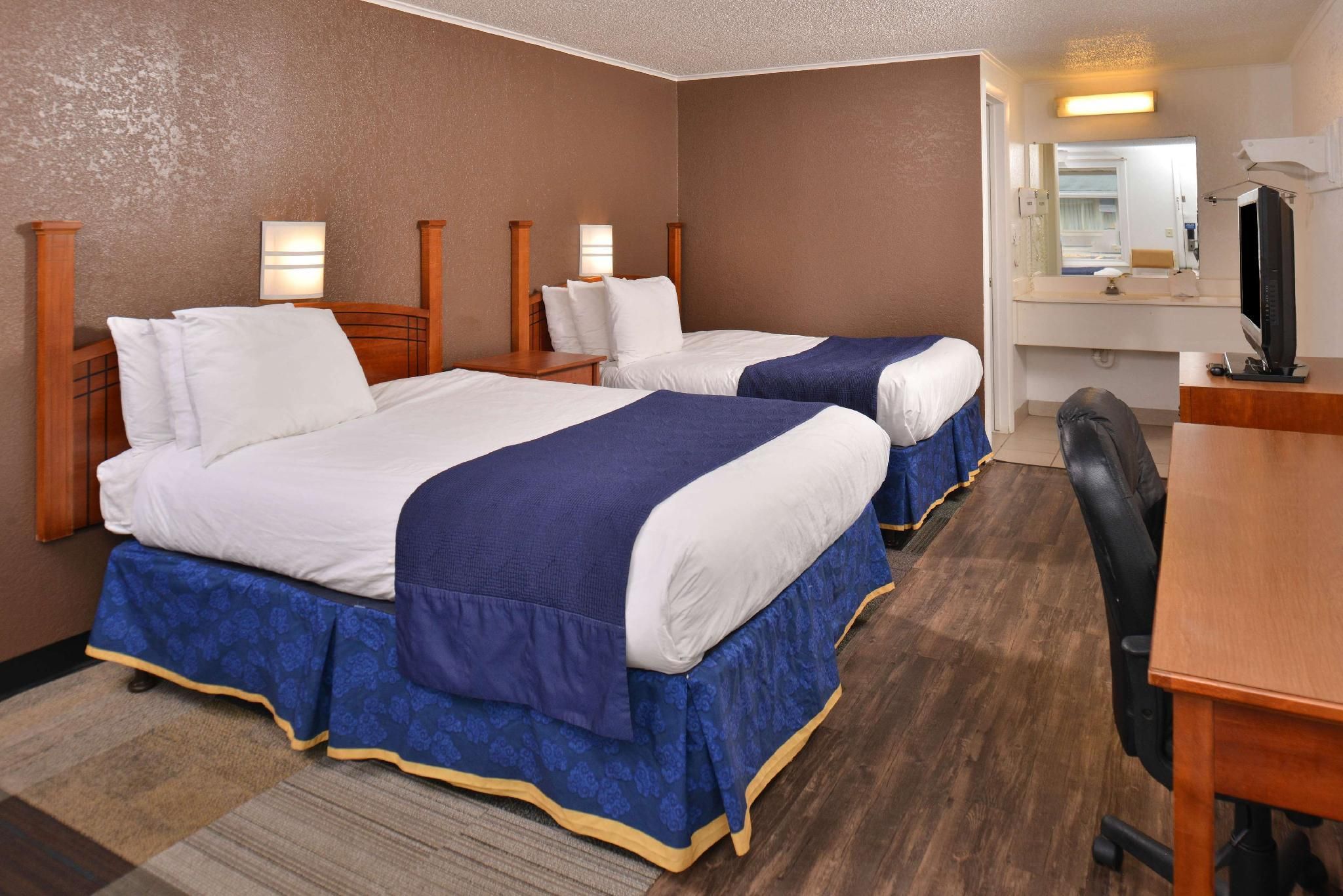 2 Double Beds Non-Smoking