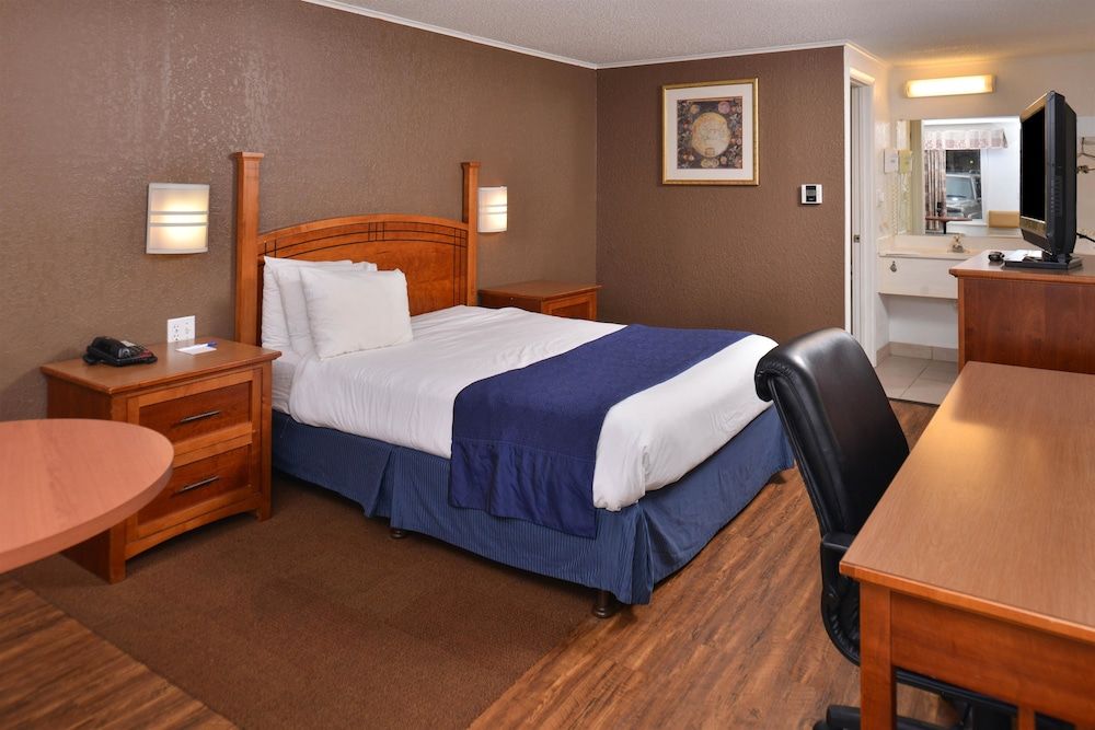 Room, 1 Queen Bed, Non Smoking, Kitchenette