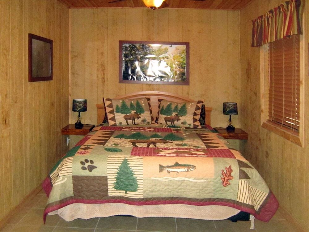 Riverside Lodge Resort Classic Cabin No 3