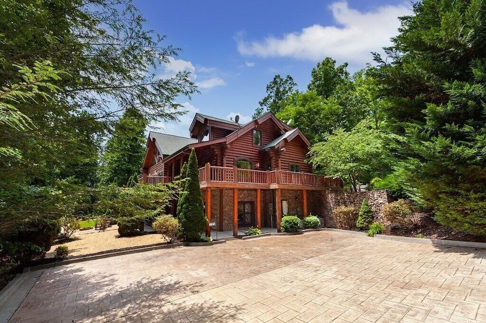 Legend Crest Lodge