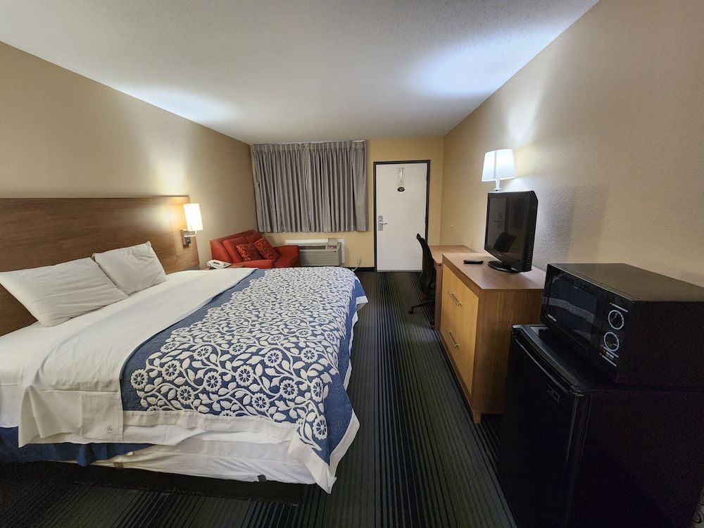 Room, 1 King Bed, Non Smoking, Microwave
