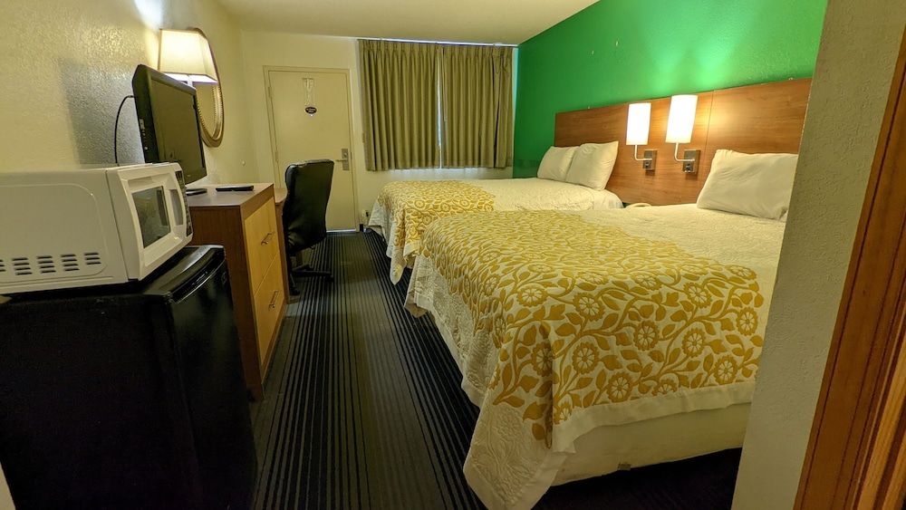 Room, 2 Queen Beds, Non Smoking, Microwave