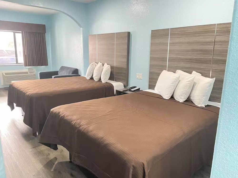 Room, 2 Queen Beds, Smoking, Kitchenette