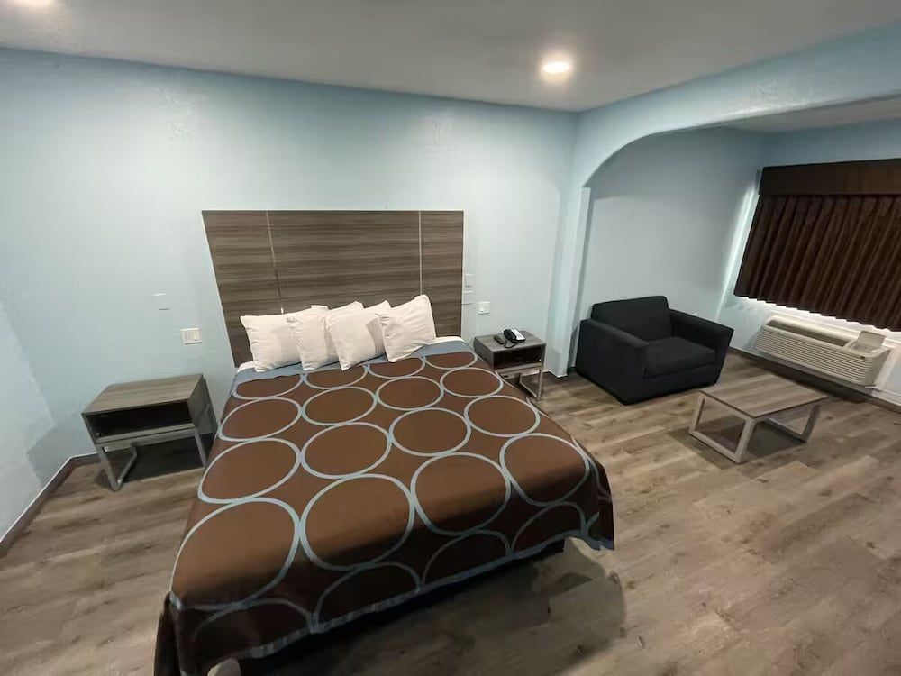 Room, 1 King Bed, Non Smoking