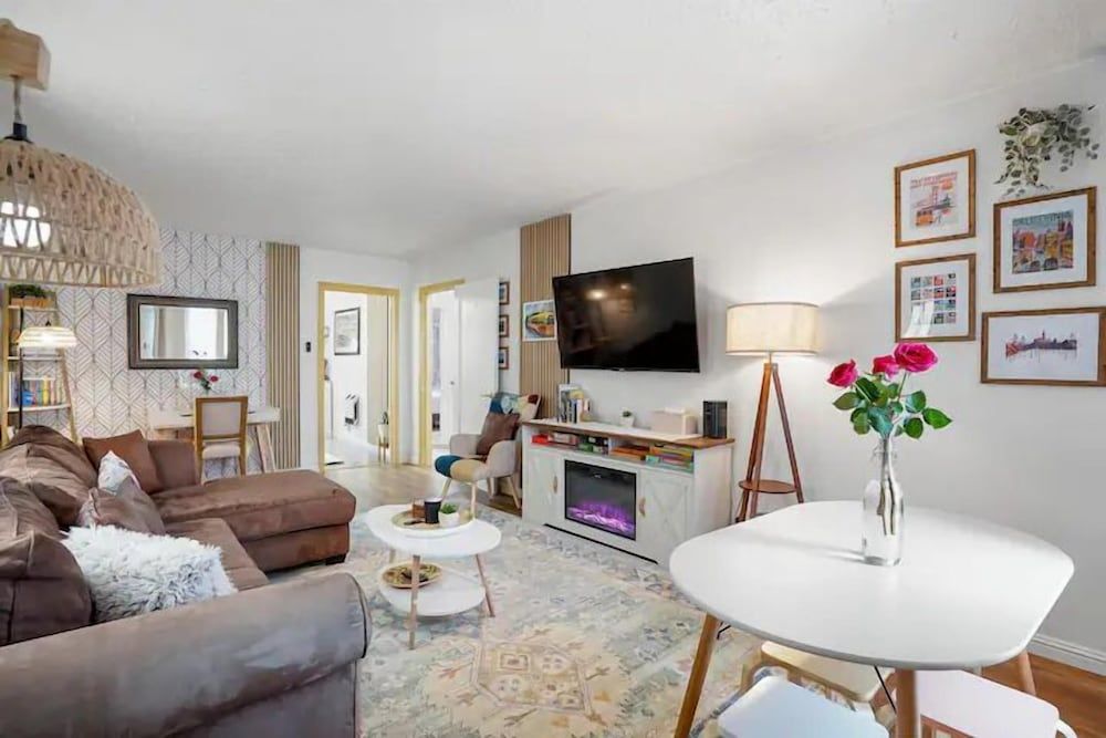 Coastal Palm Tree 2BR Retreat Ocean View Deluxe Apartment, 2 Bedrooms, Private Bathroom, Beachside 17