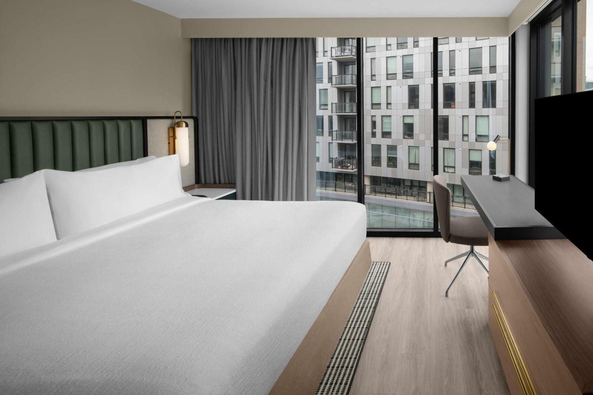 One-Bedroom King Suite with Roll-in Shower - Mobility Accessible