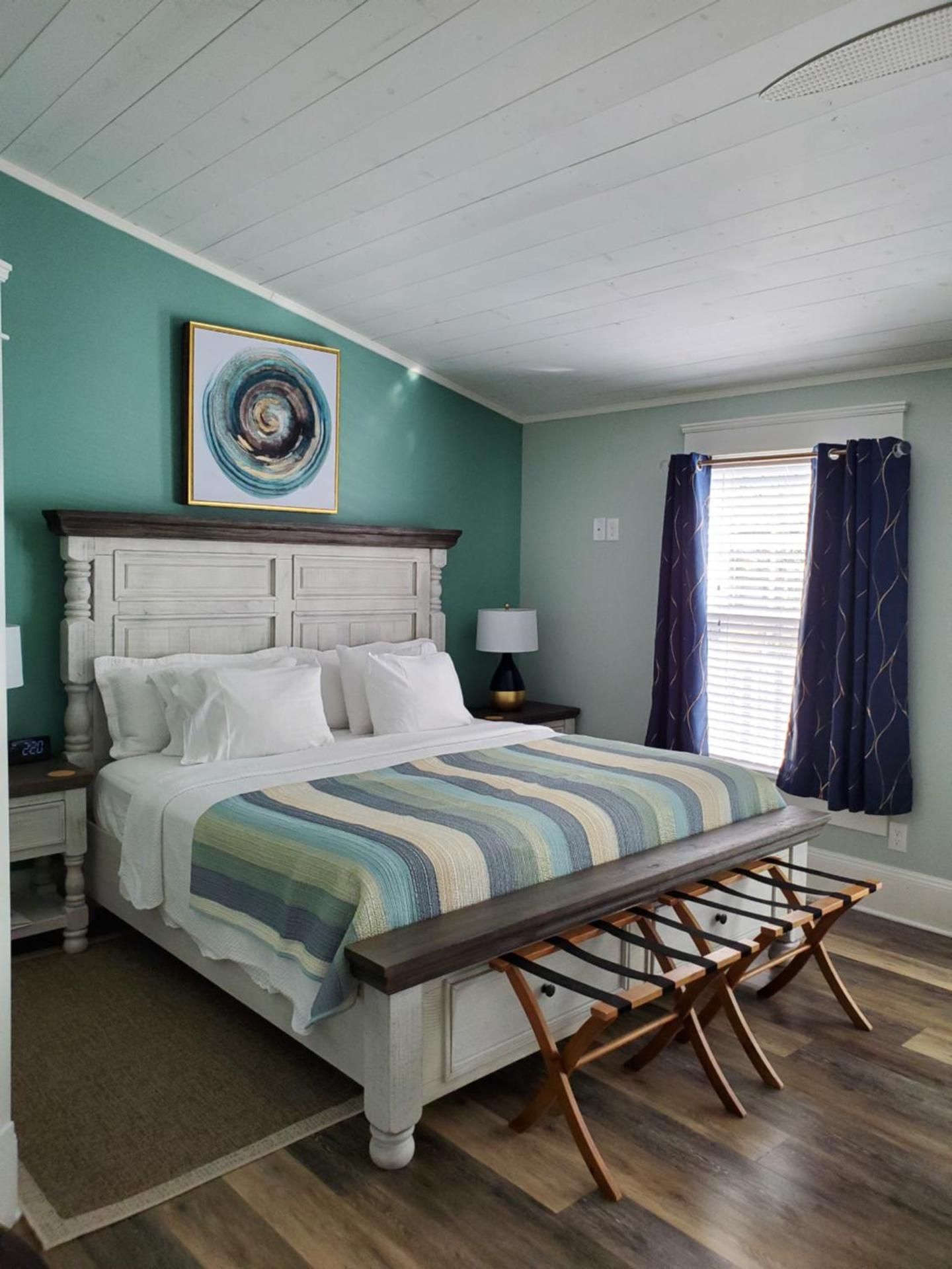 Junior Suite with Balcony (Beach Glass)